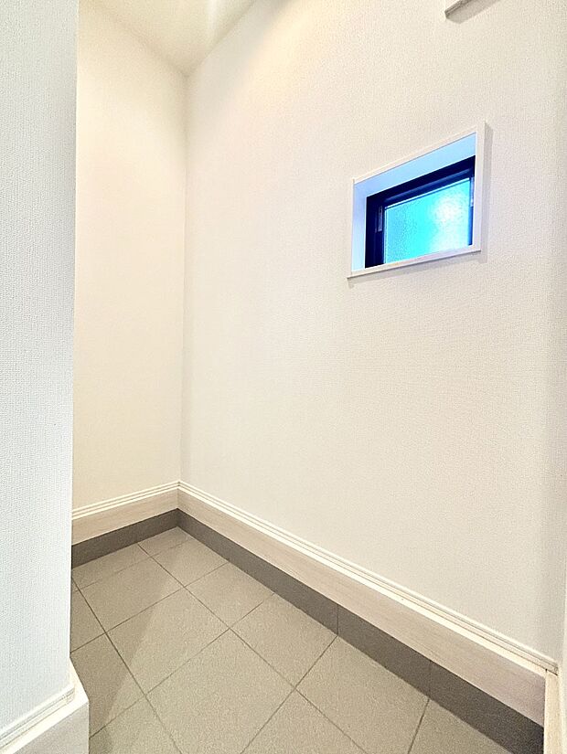 シューズインクローク付き!雨具やベビーカーも置けます。