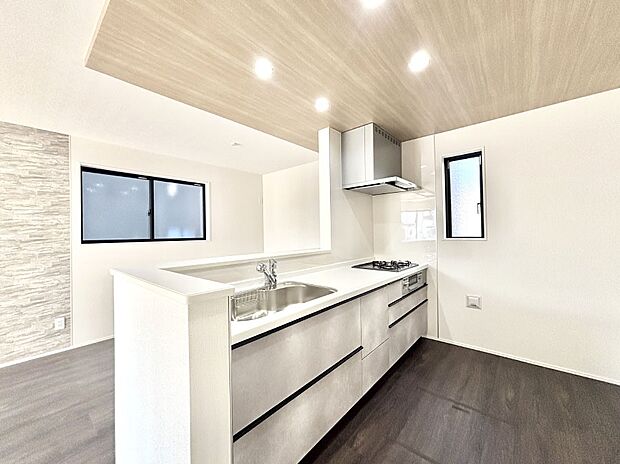 ゆとりあるキッチンではご家族と楽しくお料理ができます。