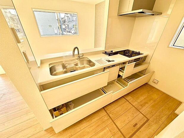 使いやすさを優先したスライド式収納タイプ！