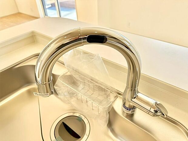 いつでも清潔なおいしいお水を。一つの水栓で水道水と浄水を使い分け。