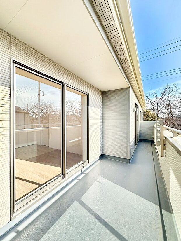 ゆったりバルコニーだから沢山お洗濯ものを干せます。