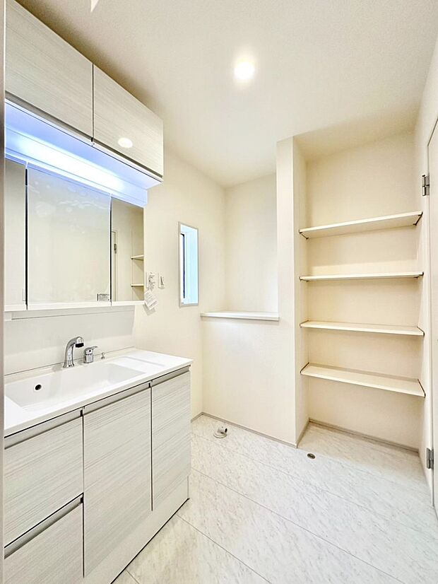 広々とゆとりのあるランドリースペース