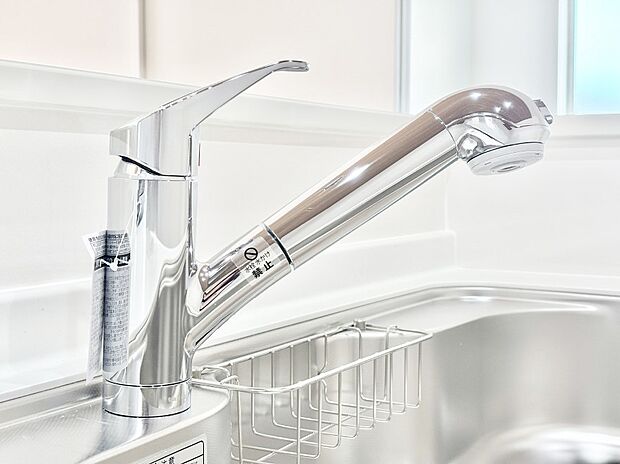 いつでも清潔なおいしいお水を。一つの水栓で水道水と浄水を使い分け。