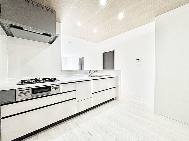 広々とした使い勝手の良いキッチンで日々のお料理も楽しくなりそう