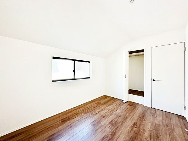 ナチュラルなフローリングはどんなインテリアにもマッチ。