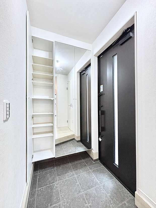 家族の帰宅やお客様をあたたかく迎える玄関