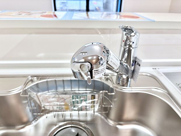 いつでも清潔なおいしいお水を。一つの水栓で水道水と浄水を使い分け。