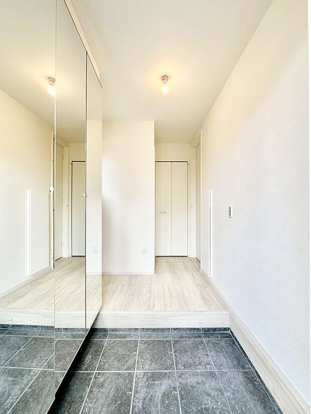 家族の帰宅やお客様をあたたかく迎える玄関