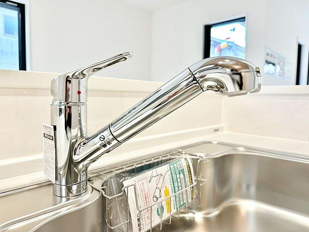 いつでも清潔なおいしいお水を。一つの水栓で水道水と浄水を使い分け。