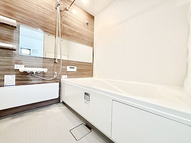 落ち着いた雰囲気でゆっくりお寛ぎいただけるバスルーム