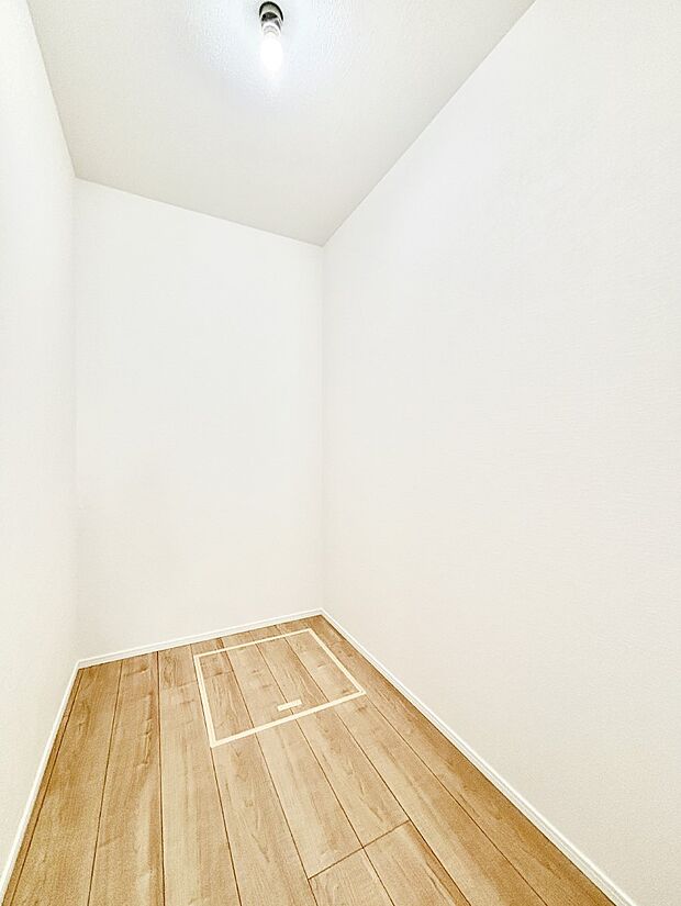 ウォークインクローゼットの活用で生活空間スッキリ