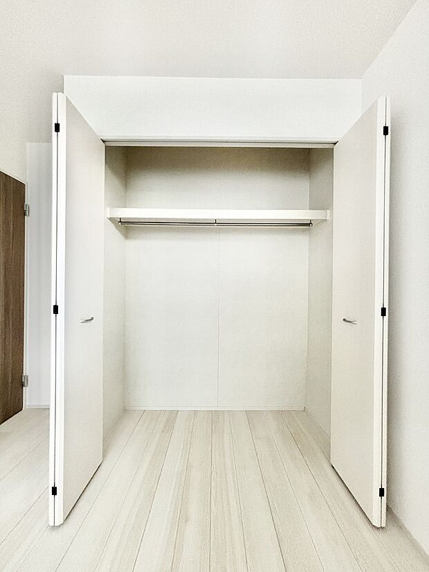 たっぷりの収納スペースで快適に暮らせそう 