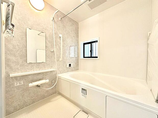 落ち着いた雰囲気でゆっくりお寛ぎいただけるバスルーム