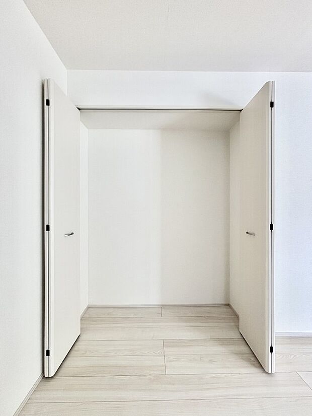 キッチンにはパントリー！食材のストックはもちろん、日用品の収納など使い方はいろいろ！