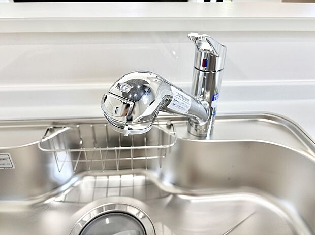 いつでも清潔なおいしいお水を。一つの水栓で水道水と浄水を使い分け。