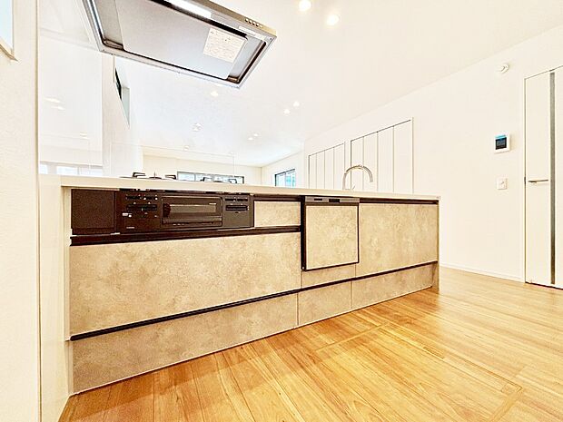 料理をしながらご家族との会話を楽しめる対面カウンターキッチン