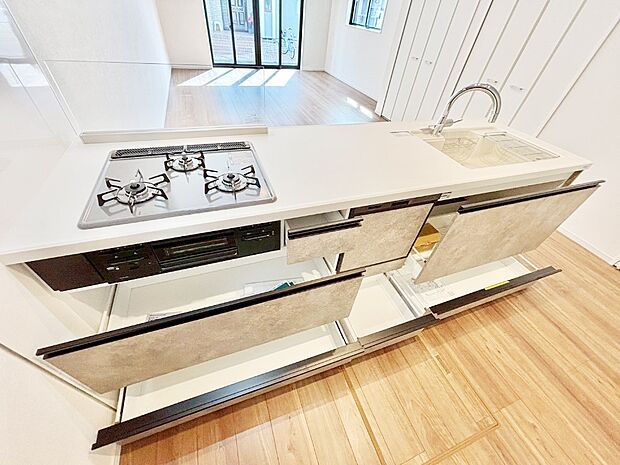 使いやすさを優先したスライド式収納タイプ！