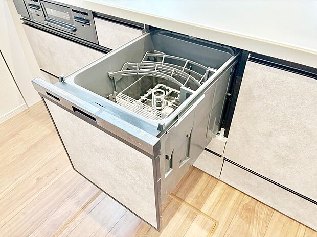 面倒なお片づけは食洗機にお任せ！家事の負担が減って、時間にも気持ちにもゆとりができます。