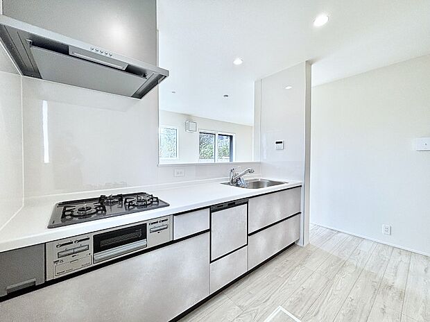 広々とした使い勝手の良いキッチンで日々のお料理も楽しくなりそう