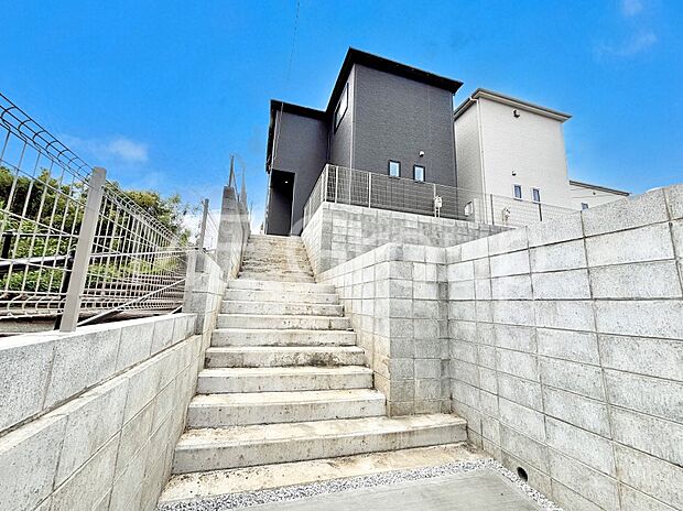 洗練された外観、上質な住空間が広がる室内は永く安心して過ごせる住居です。 