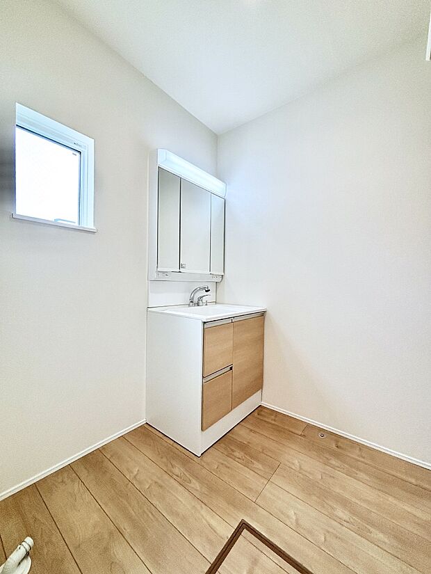 清潔感のある快適空間です。毎日の身支度も気持ち良くお使い頂けます。 