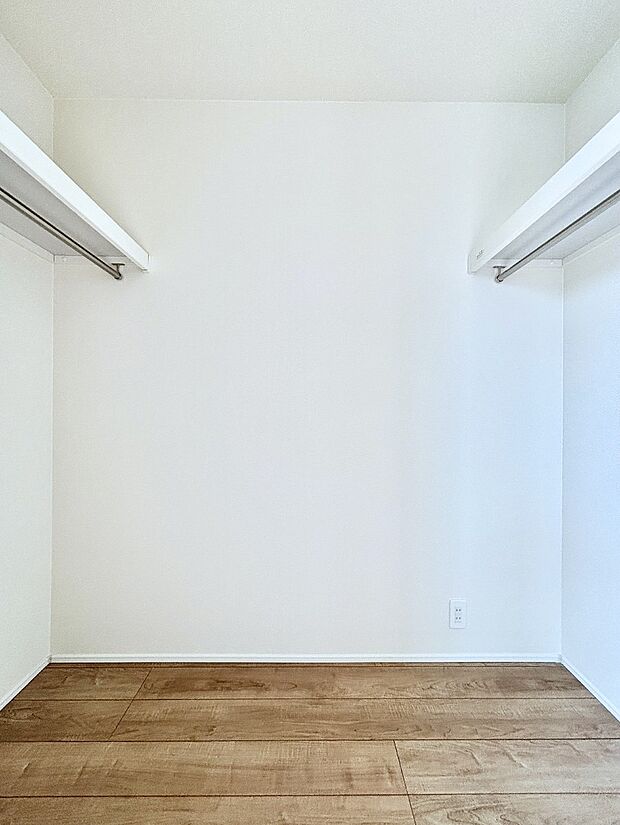 ウォークインクローゼット付きで生活空間を広く利用できます。