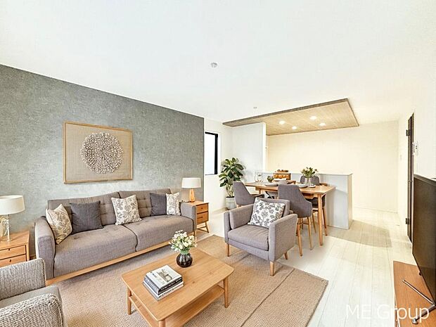 アクセントクロスがお洒落なリビング　※家具はCGです