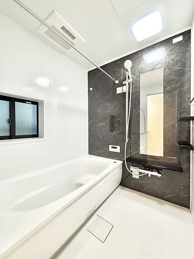 落ち着いた雰囲気でゆっくりお寛ぎいただけるバスルーム