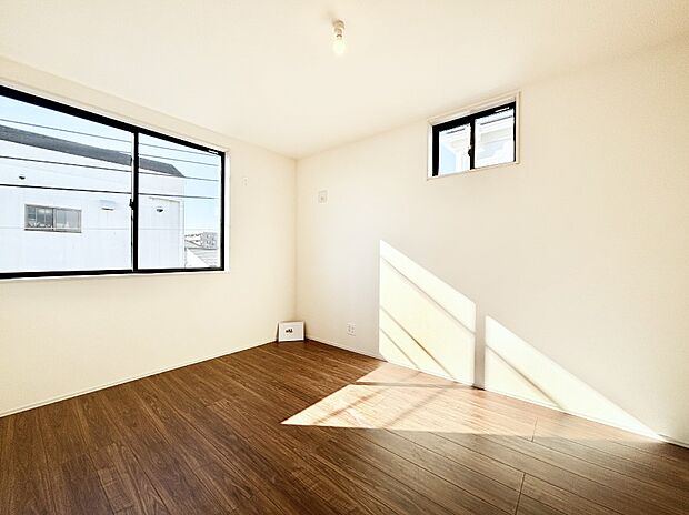 2面採光なので、明るく風通しも良く心地良い生活が送れます。