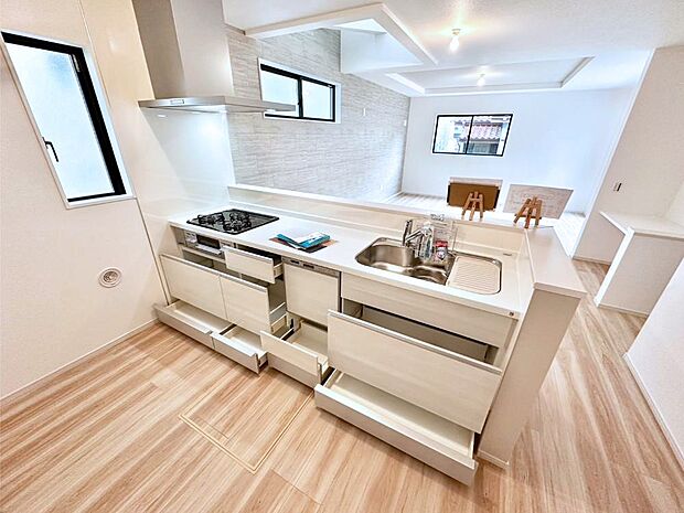 使いやすさを優先したスライド式収納タイプ!