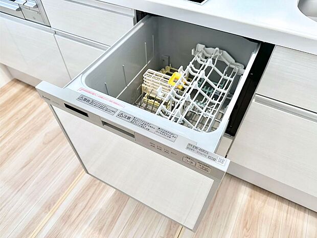 面倒なお片づけは食洗機にお任せ！家事の負担が減って、時間にも気持ちにもゆとりができます。