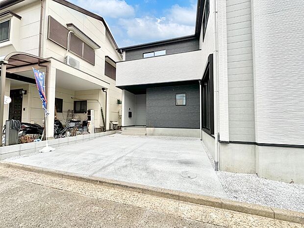 駐車2台可能!急なお客様の駐車に。また、ご家族の自転車スペースとしても大活躍。