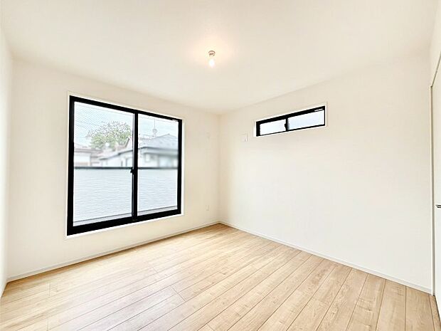 明るいバルコニーサイドに洋室を設置。目覚めの良い寝室に。