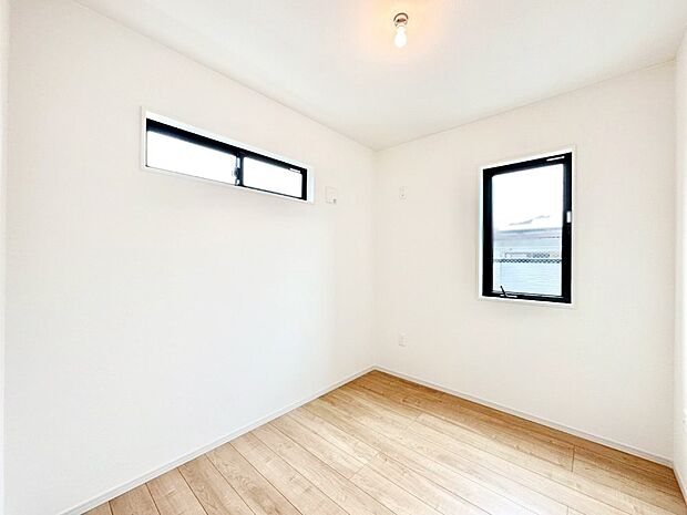 2面採光で気持ちよく自然光が取り入れられるのでお子様のお部屋にもピッタリ