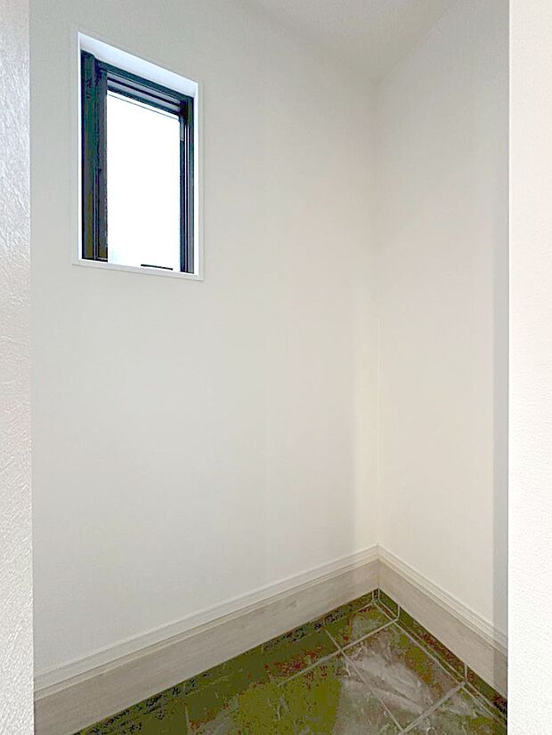 シューズインクローク付き!雨具やベビーカーも置けます。