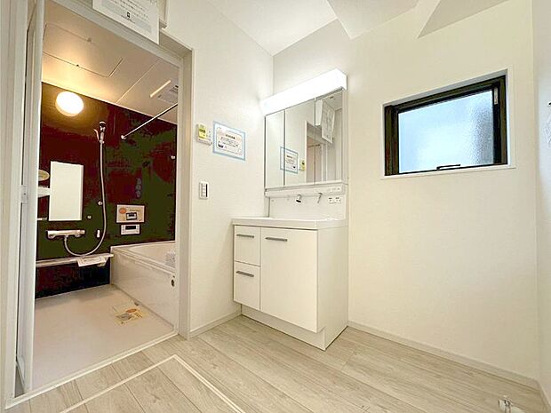 清潔感のある快適空間です。毎日の身支度も気持ち良くお使い頂けます。