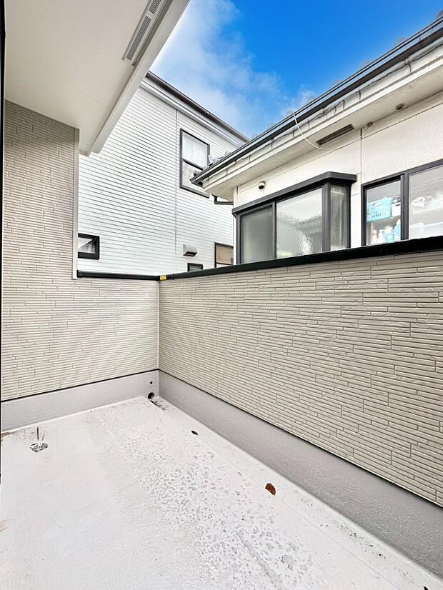 ゆったりバルコニーだから沢山お洗濯ものを干せます。