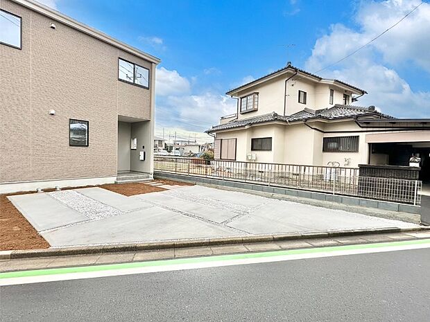 駐車2台可能!急なお客様の駐車に。また、ご家族の自転車スペースとしても大活躍。