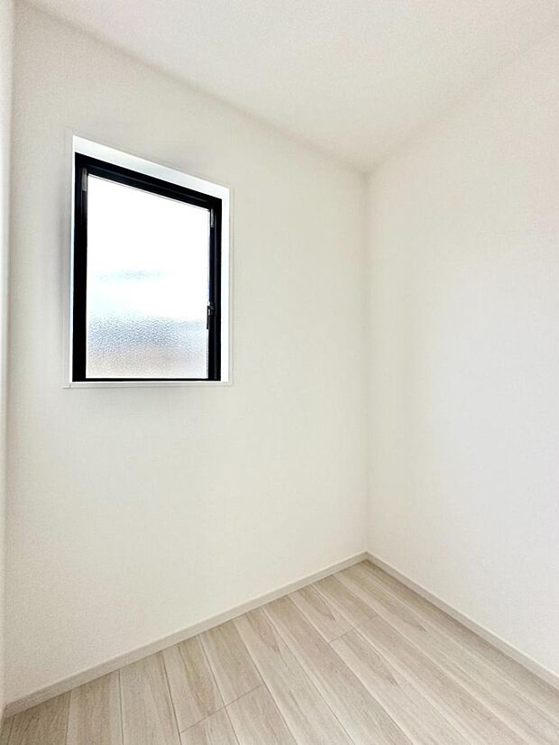 ウォークインクローゼット付きで生活空間を広く利用できます。