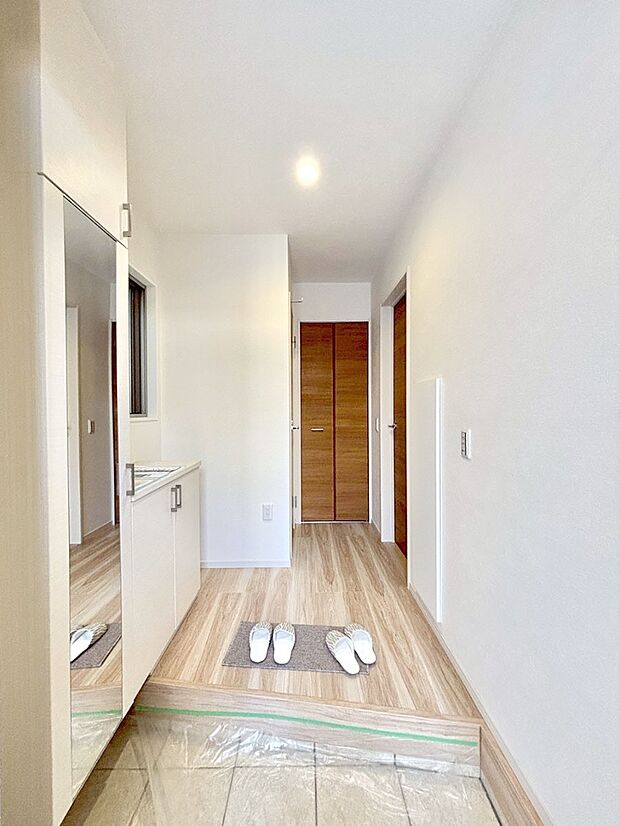 家族の帰宅やお客様をあたたかく迎える玄関  