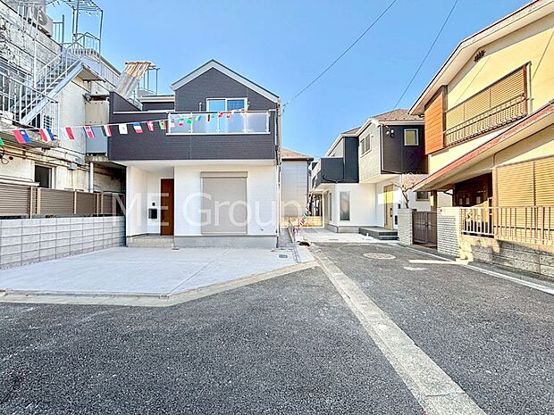 前面道路はきちんと整備されています  