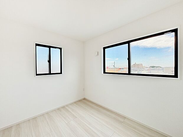 使いやすい形でベットや家具の置き方にも困ることもありません。   