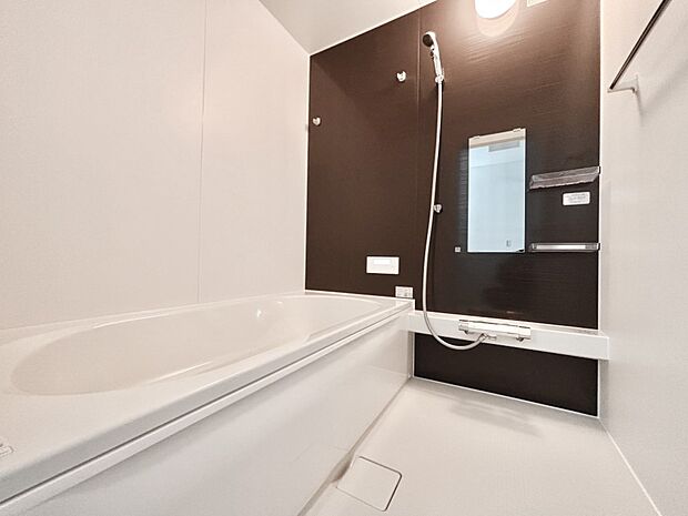 落ち着いた雰囲気でゆっくりお寛ぎいただけるバスルーム