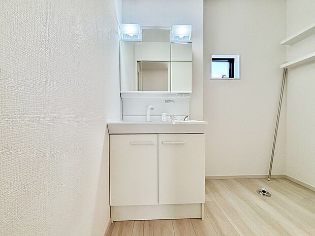 収納力と機能性に優れた洗面化粧台