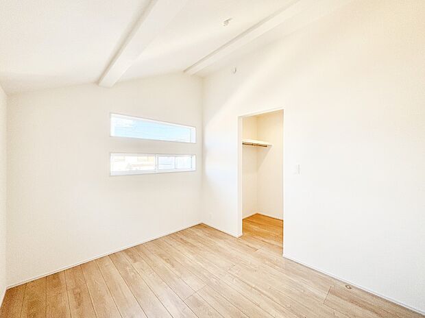 大容量の収納力が嬉しいWIC付きのお部屋でゆったりリラックスタイム！