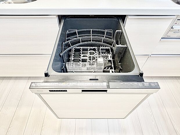 面倒なお片づけは食洗機にお任せ！家事の負担が減って、時間にも気持ちにもゆとりができます。