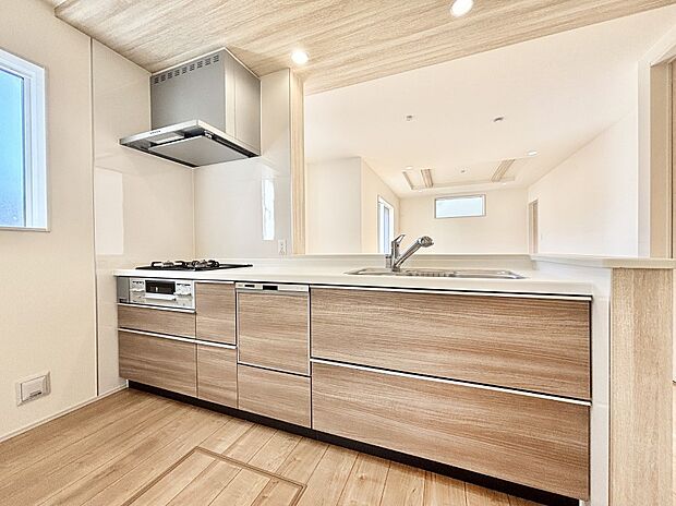 料理をしながらでもご家族との会話を楽しめる対面キッチン