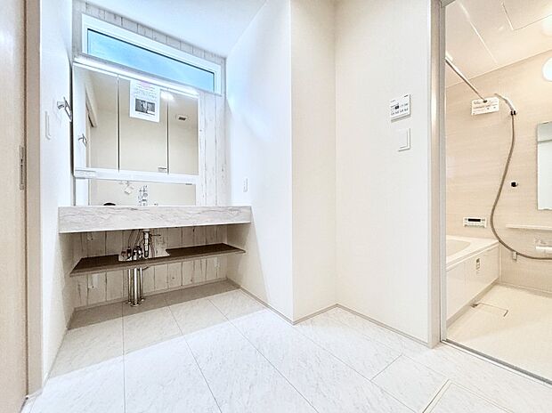 清潔感のある快適空間です。毎日の身支度も気持ち良くお使い頂けます。