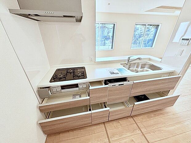 使いやすさを優先したスライド式収納タイプ！