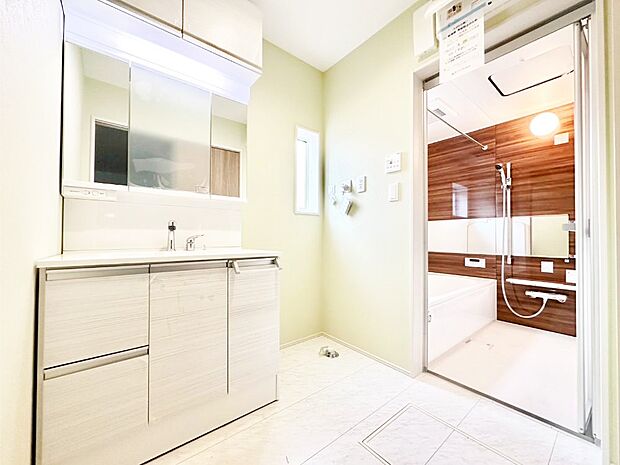 清潔感のある快適空間です。毎日の身支度も気持ち良くお使い頂けます。